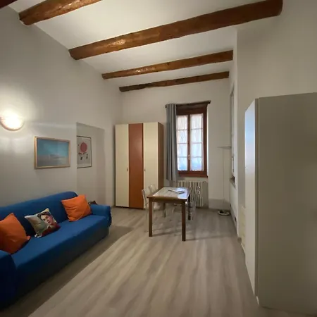 Mantellini 2b Apartment